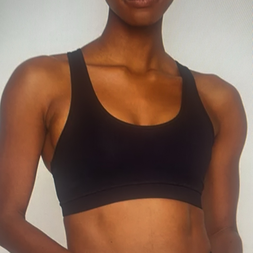 NWT Four Laps Sports bra.  Size Large. Black